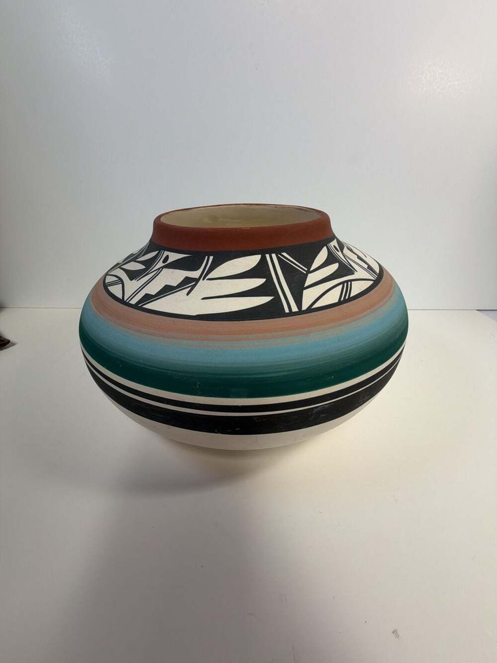 Ahe Navajo USA Hand Painted Southwestern Pottery Vase